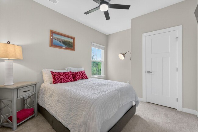 Building Photo - 9733 Goldenrod Ct