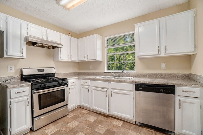 Building Photo - 3 bdrm, 2 bath in Decatur