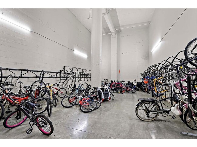 Building Photo - 2929 Chicago Ave