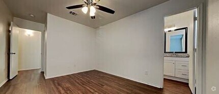 Building Photo - 10721 Edgewest Terrace