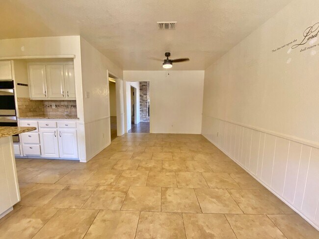 Building Photo - Great 5 bedroom home near LCU now available