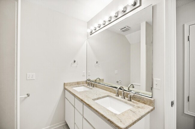 Building Photo - 1641 Parkside Cir