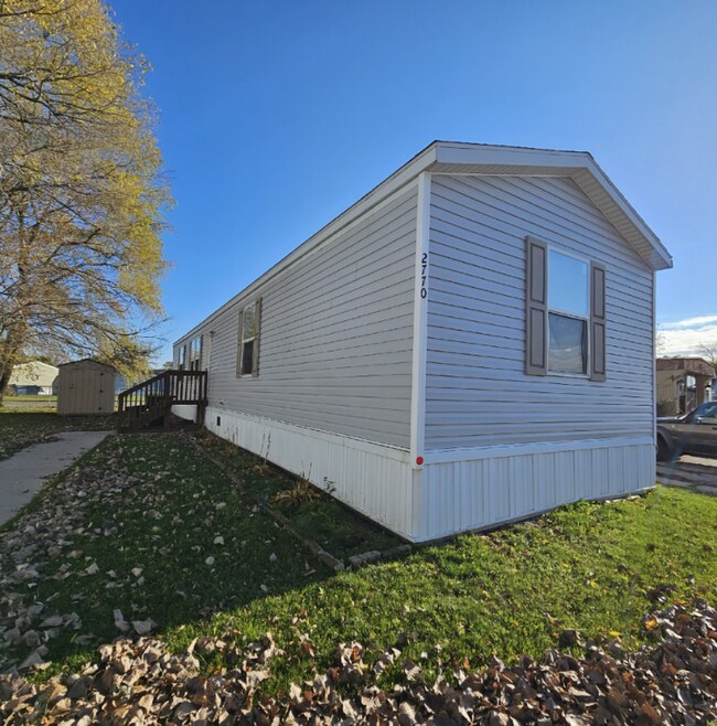 Primary Photo - 5720 E Washington Rd