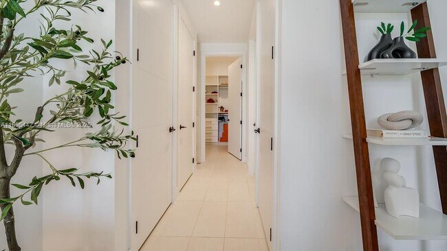 Building Photo - 1030 15th St