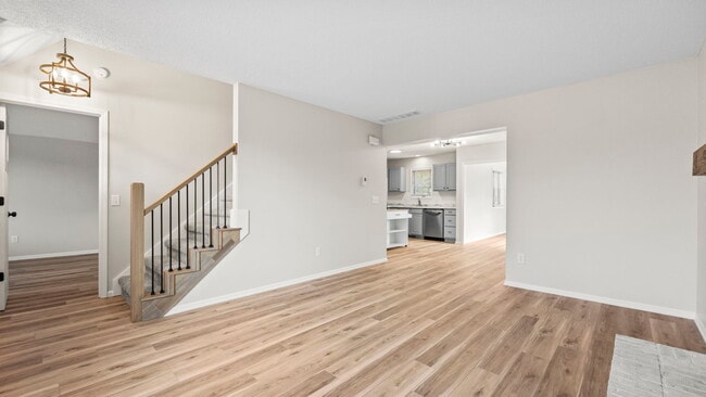 Building Photo - 7117 Country Hill Dr