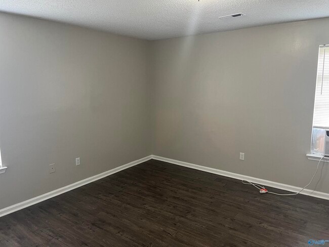Building Photo - 121 Bramblebush Dr