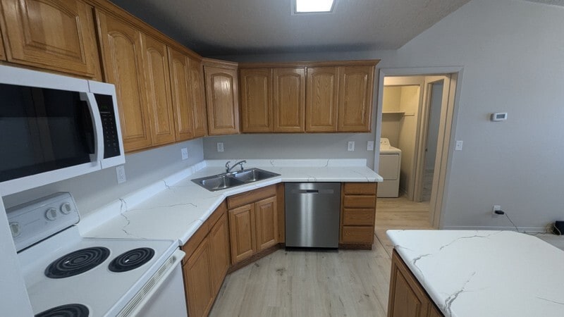 Building Photo - 600 N 2450 E