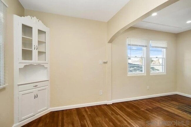 Building Photo - 4417 Van Dyke Ave