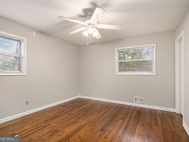 Building Photo - 3590 Cloudland Dr