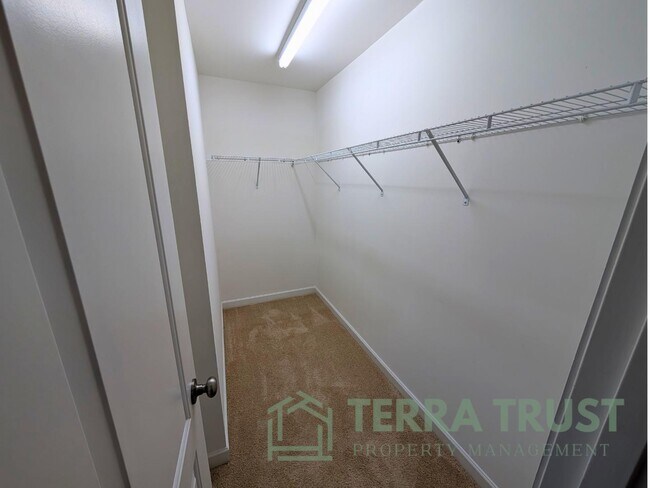 Building Photo - 806 Grace Ave