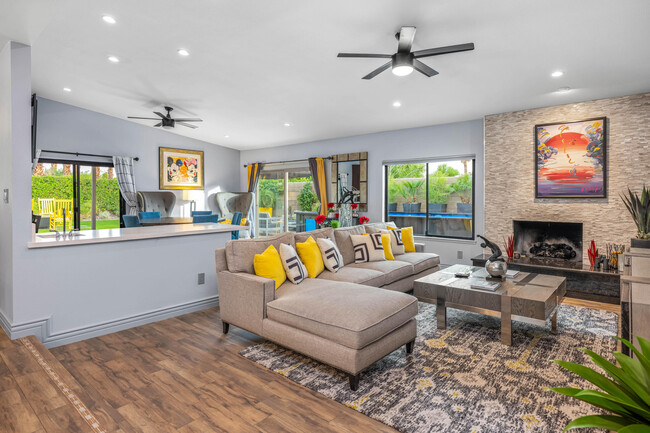 Building Photo - 1289 E Caleta Way