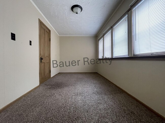 Building Photo - Three Beds, One and a Half Baths