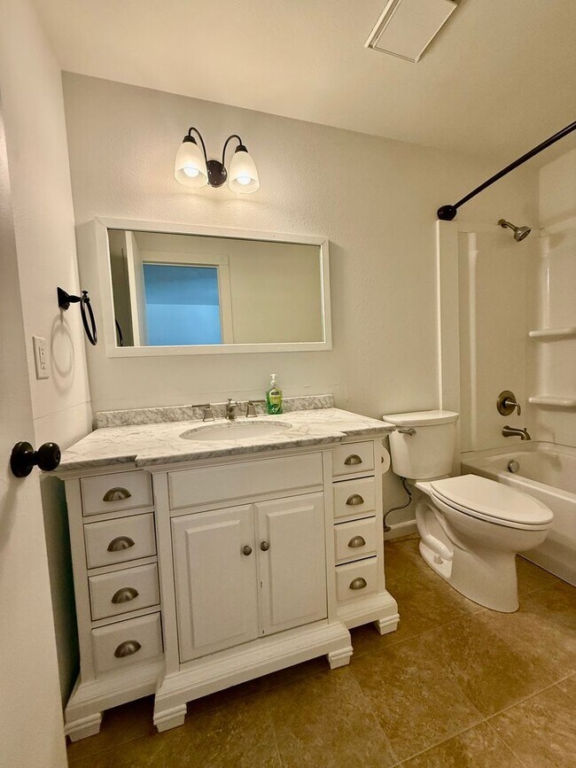 Building Photo - 1620 Ranae Dr