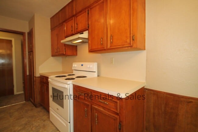 Building Photo - Country Trails Three Bedroom