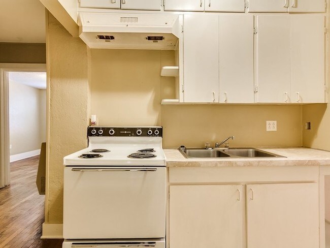 Building Photo - 715 Asp Ave