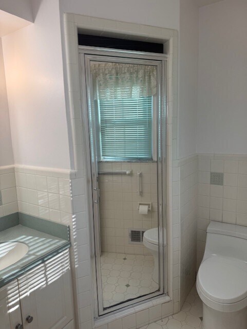 Full Shower/Master bathroom - 224 Prospect St