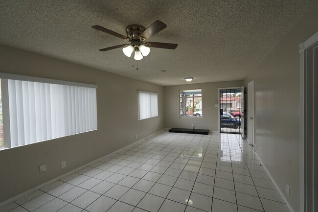 Building Photo - 440 RAYVON