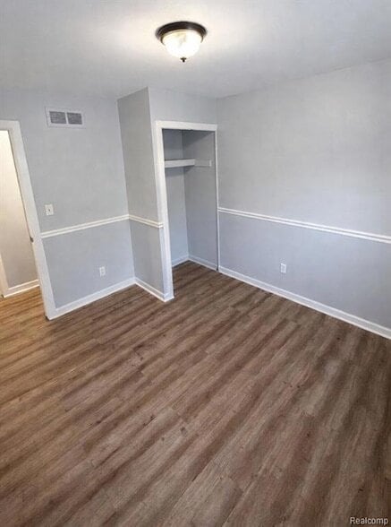 Building Photo - 21816 E 10 Mile Rd