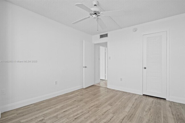 Building Photo - 18081 Biscayne Blvd