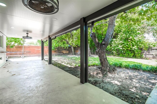Building Photo - 9841 Dominican Dr