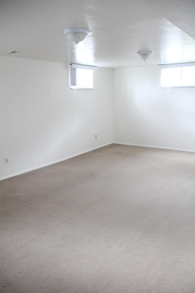 Building Photo - 545 N 800 E