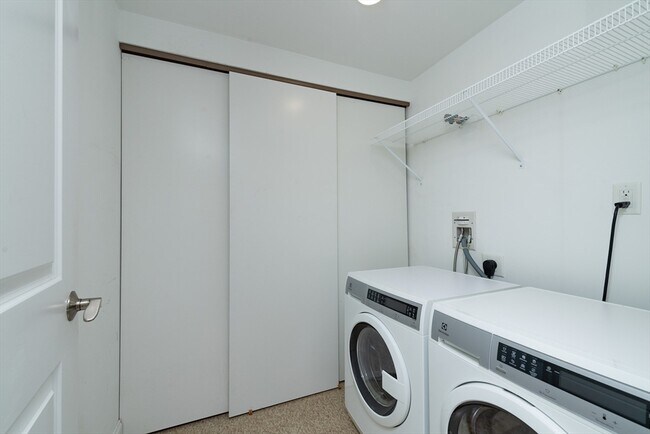 Building Photo - 130 Tremont St