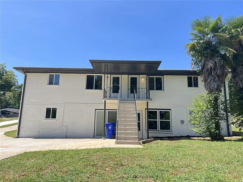 Back of apartment building - 2058 Nettie Ct