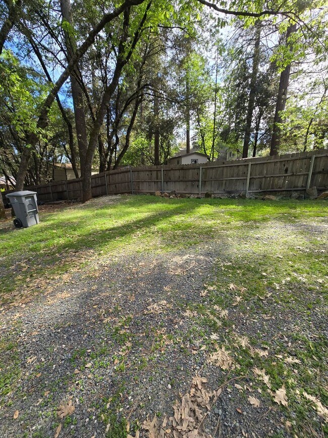 Building Photo - Spacious 4-Bedroom Home on Desirable Hillcrest Blvd in Colfax