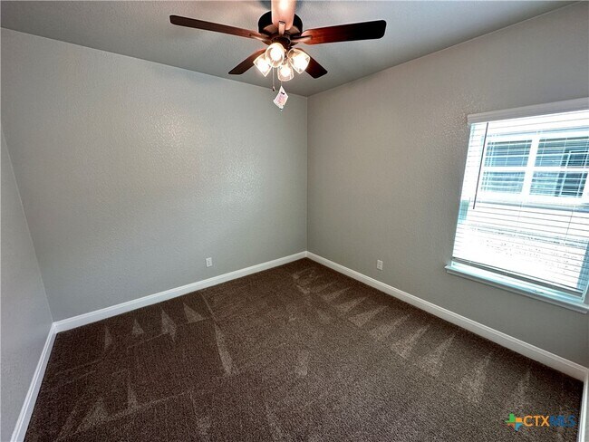 Building Photo - 1527 Sideoats Ln