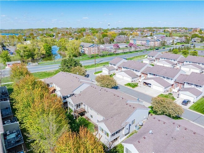 Building Photo - 102X Primrose Ln