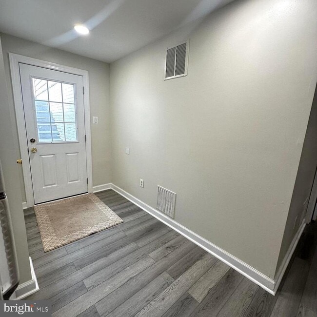 Building Photo - 7605 Quicksilver Ct