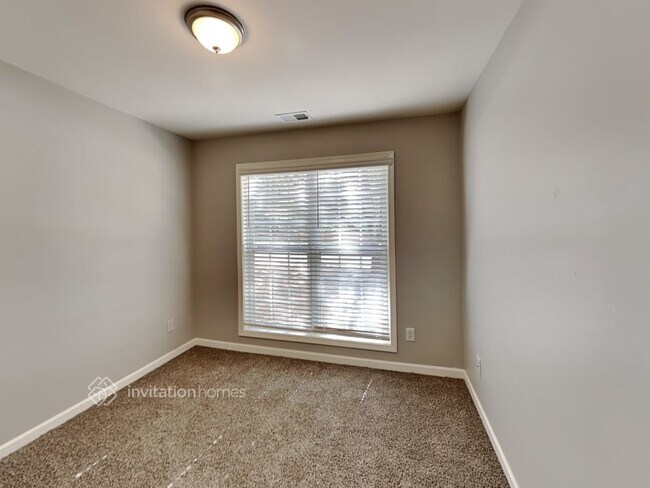 Building Photo - 2619 McGuire Dr