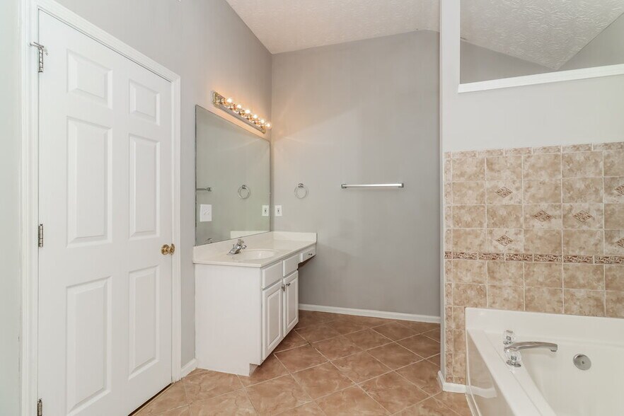 Building Photo - 2159 Caneridge Dr