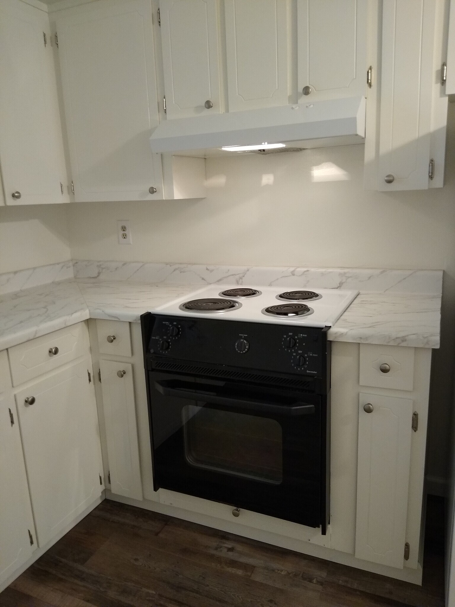 Building Photo - 320 Wilson St S