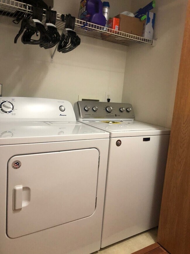 Building Photo - 711 B St