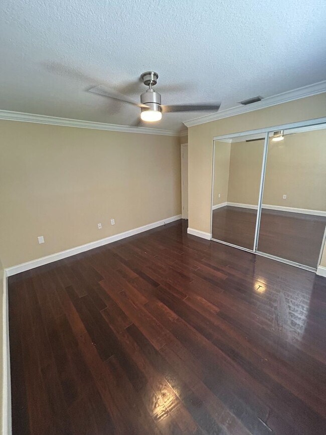 Building Photo - 5221 Bayshore Blvd