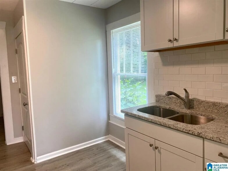 Building Photo - 917 School Terrace