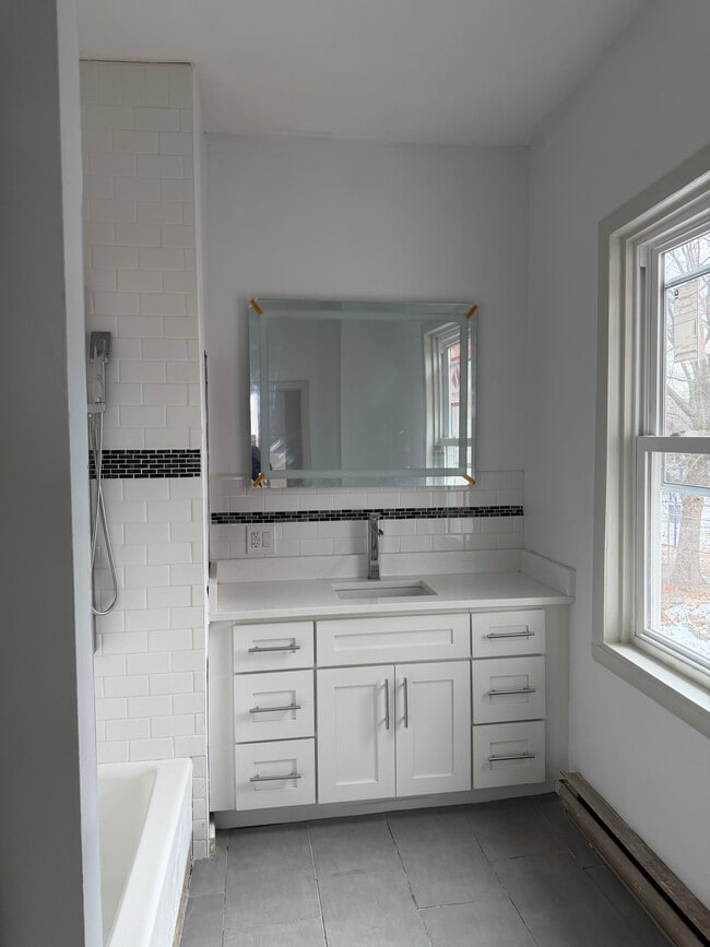 Building Photo - 46 Gesler St