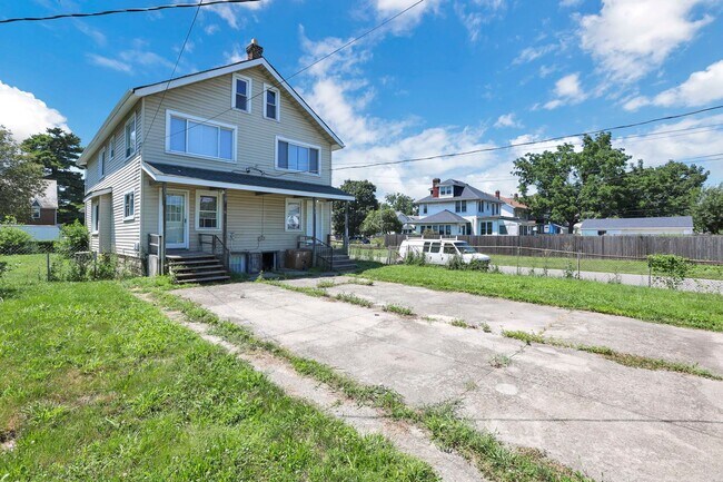 Building Photo - 74-76 N Powell Ave