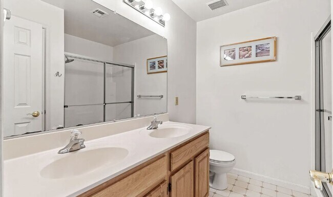 Building Photo - Beautiful 3 Bedroom, 2 Bath Condo in Reserves at Hershey Meadows!