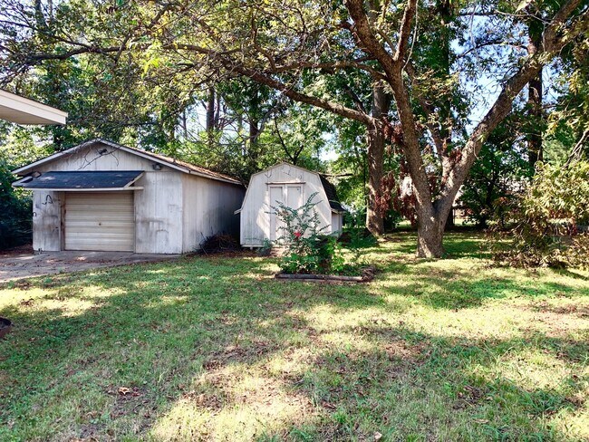 Building Photo - 1507 Franklin - For RENT!
