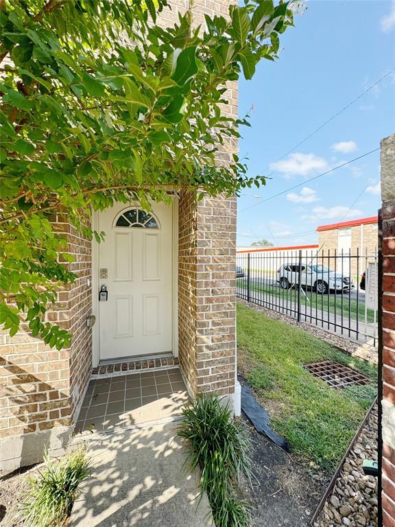 Building Photo - 2710 Hullsmith Dr