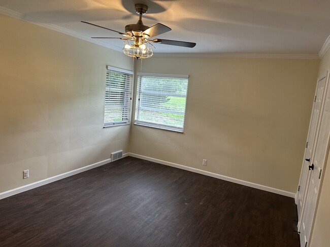 Building Photo - 20 Lindworth Dr