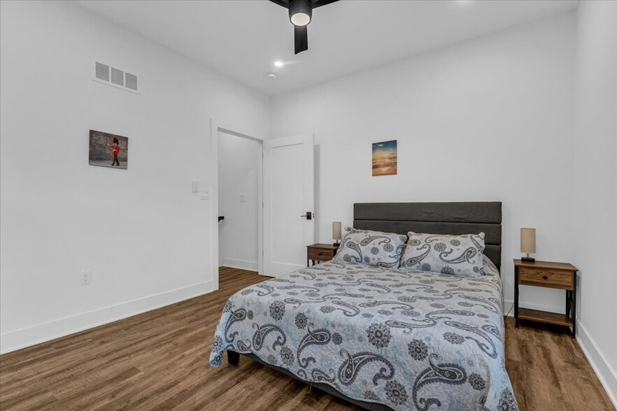 Building Photo - 7536 Churchill St