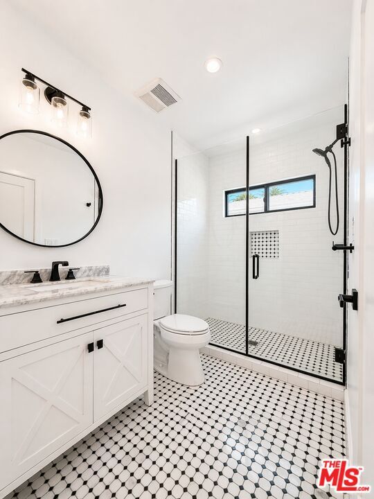 Building Photo - 818 N Genesee Ave