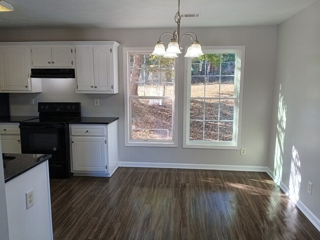 Building Photo - 2890 Conniston Dr