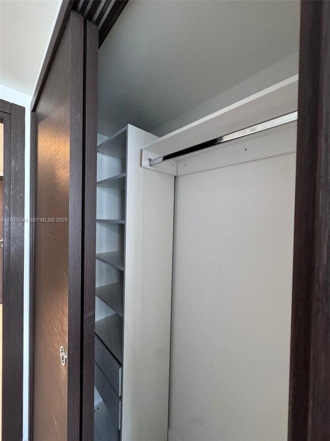 Building Photo - 1000 Brickell Plaza