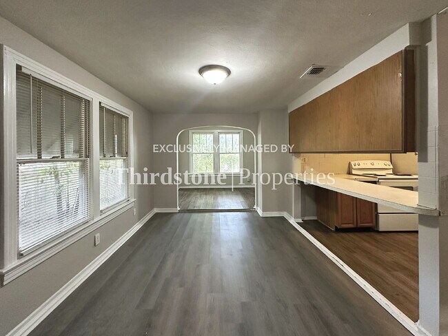 Building Photo - 6965 Lorain St