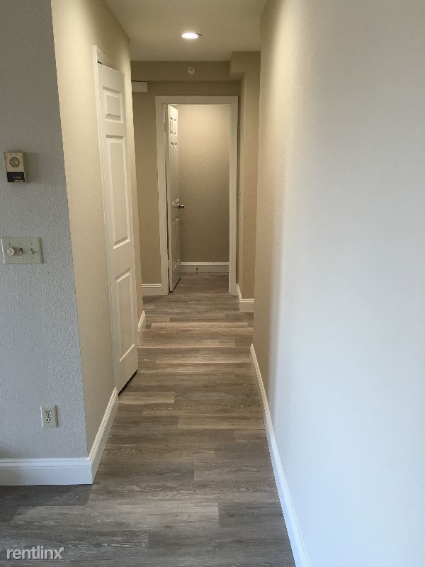 Building Photo - 930 Mission Rd