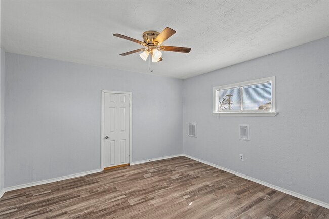 Building Photo - 228 Orange St